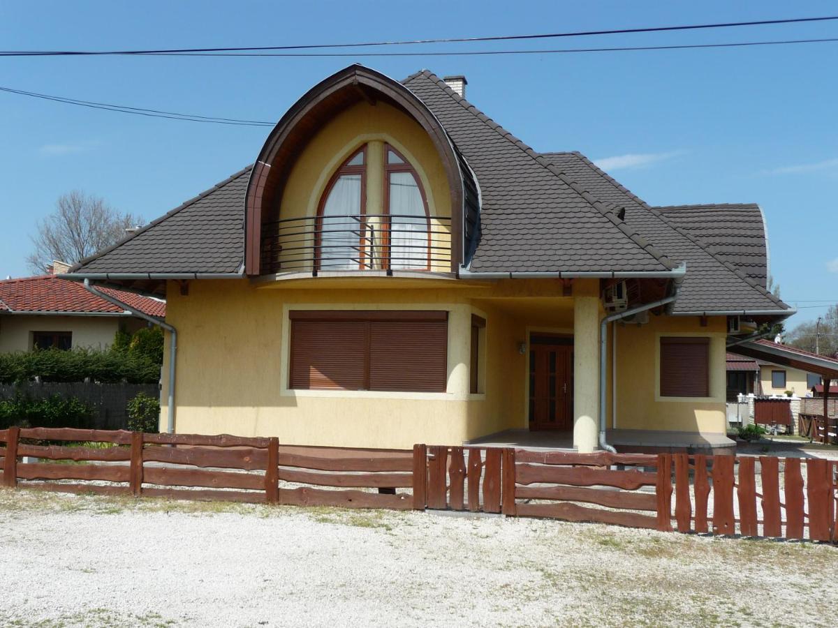 Nadas Tarsashaz Balatonlelle Εξωτερικό φωτογραφία