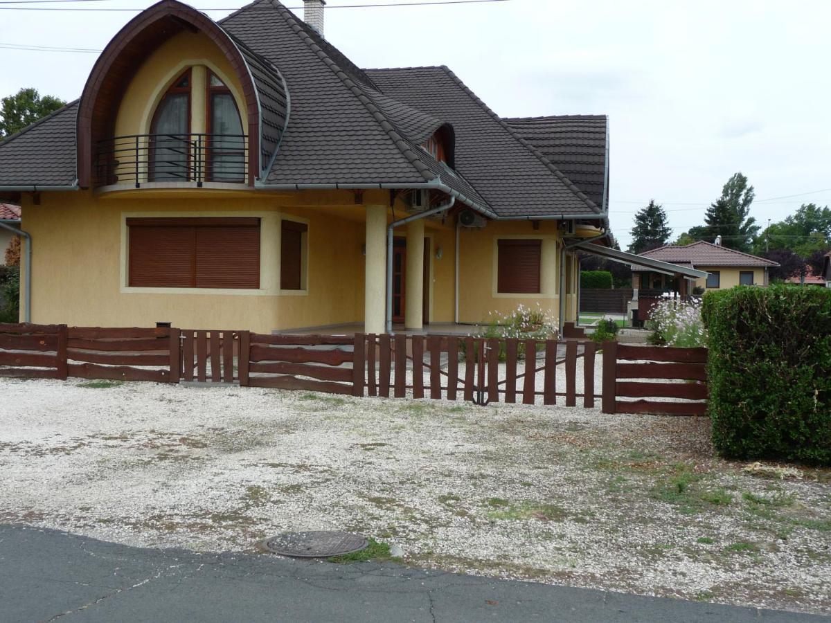 Nadas Tarsashaz Balatonlelle Εξωτερικό φωτογραφία