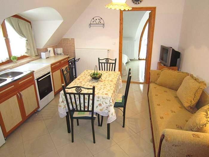 Nadas Tarsashaz Balatonlelle Εξωτερικό φωτογραφία