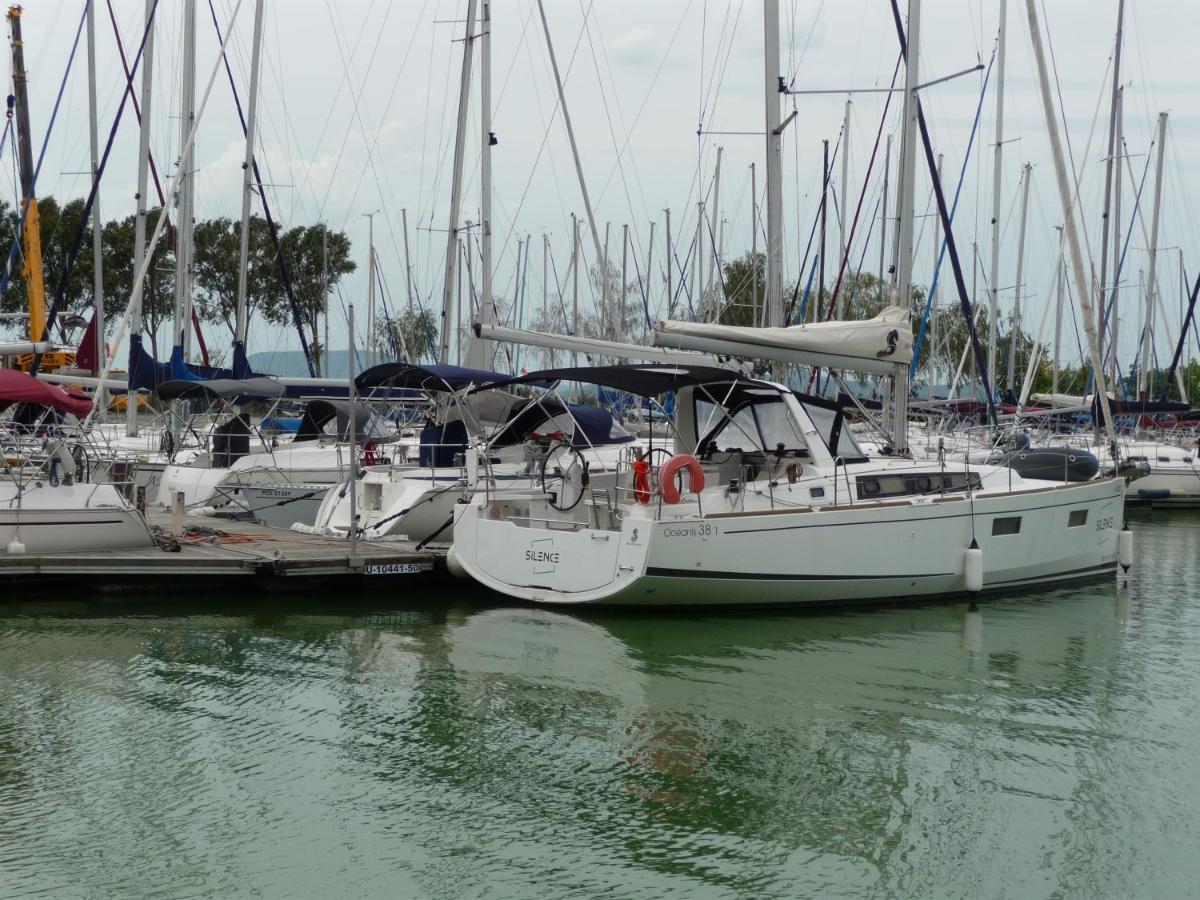 Nadas Tarsashaz Balatonlelle Εξωτερικό φωτογραφία